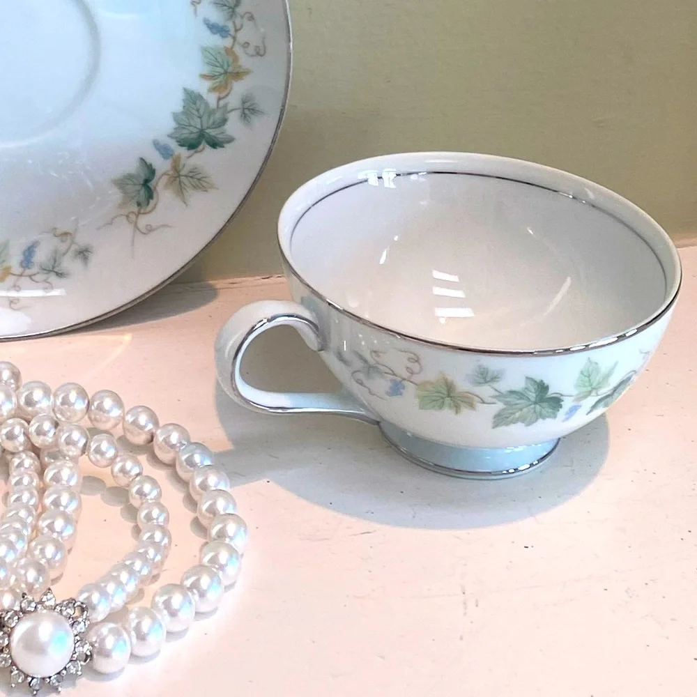 Vintage Teacup With Saucer Set Floral Vineyard Manor Fine China Japan Grape Leaf